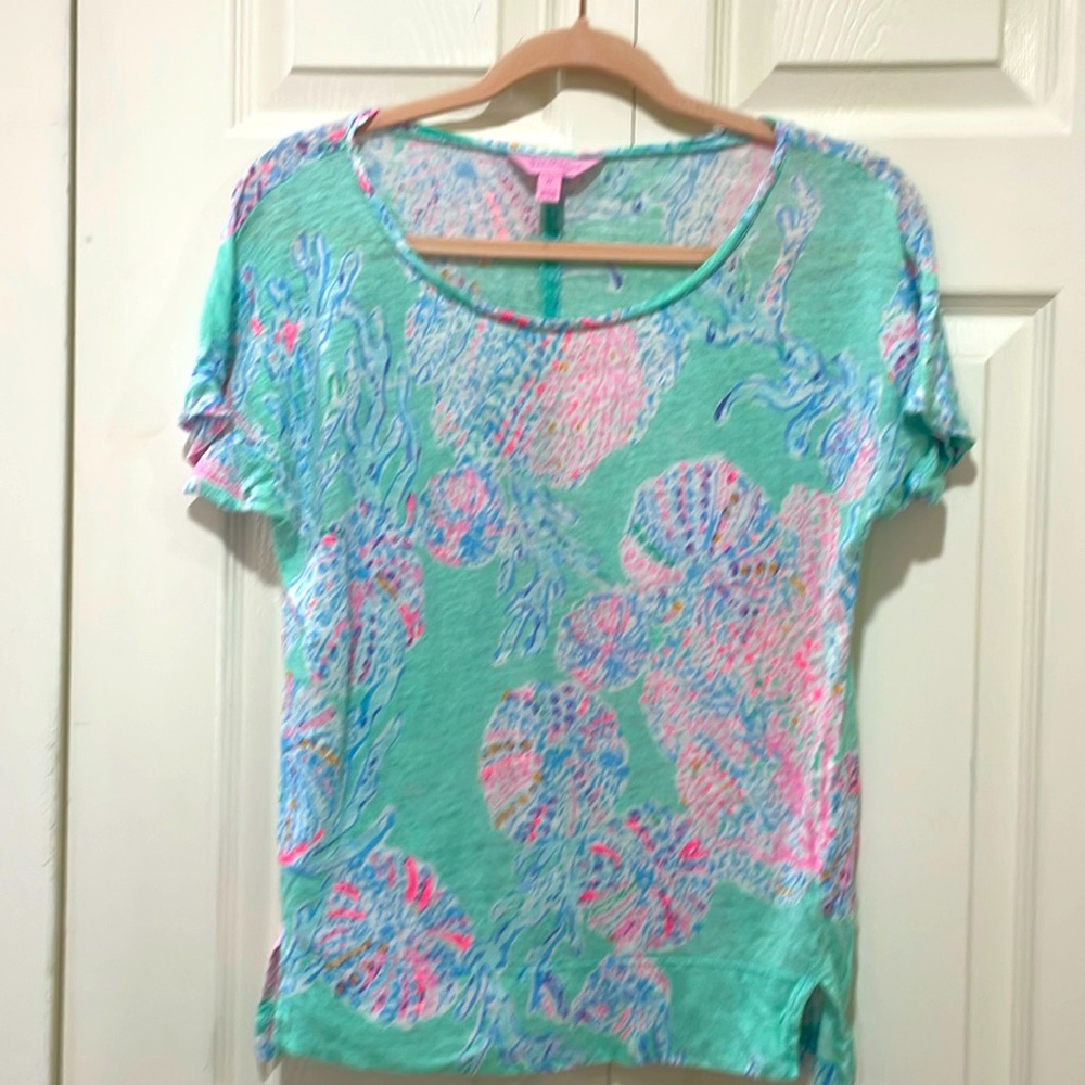 Lilly Pulitzer scoop neck tee